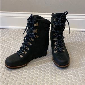 Black sorel booties